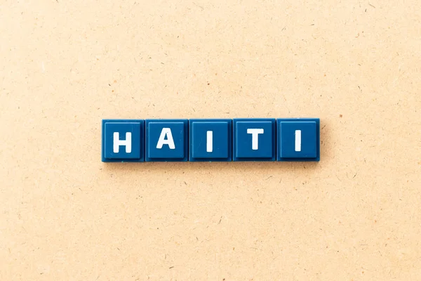 Kachel Buchstabe in Wort haiti auf Holz Hintergrund — Stockfoto