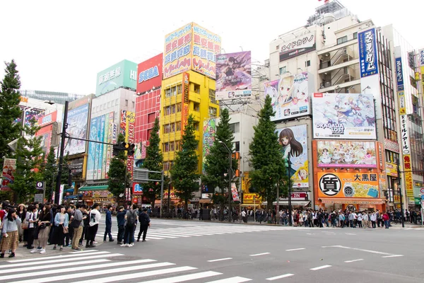 Tokyo Japón Mayo 2019 Personas Identificadas Esperan Cruzar Distrito Akihabara — Foto de Stock