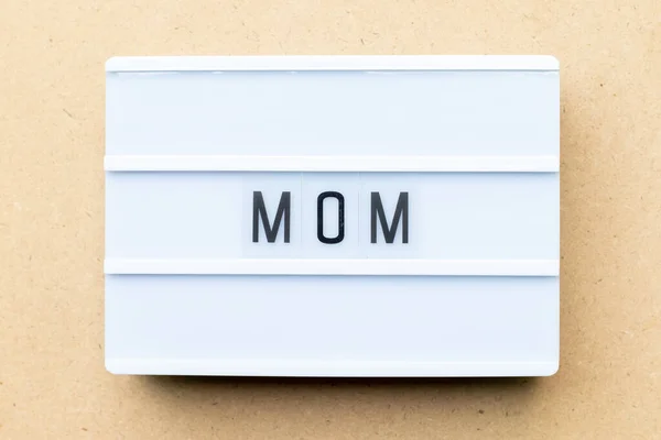 Caja Luz Blanca Con Palabra Mamá Sobre Fondo Madera — Foto de Stock