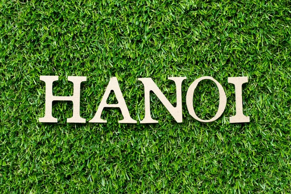 Letra Del Alfabeto Madera Palabra Hanoi Sobre Hierba Verde Fondo —  Fotos de Stock