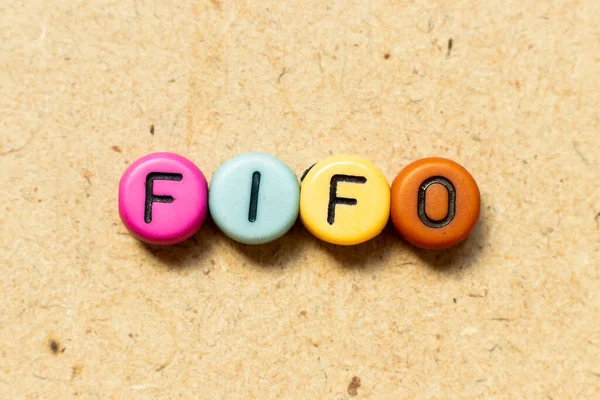 배경에 글자로 표시된 Fifo 부풀어 단어가 — 스톡 사진