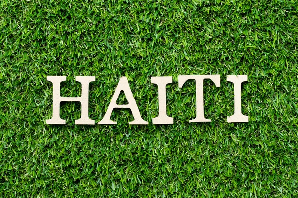 Hout Alfabet Letter Woord Haïti Groene Gras Achtergrond — Stockfoto