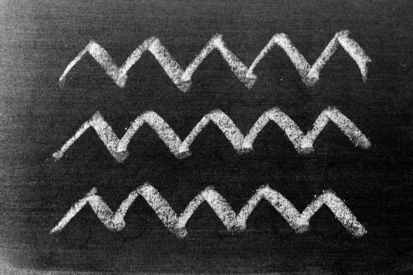 Weiße Kreidehandzeichnung Zickzack Linienform Auf Schwarzem Hintergrund — Stockfoto