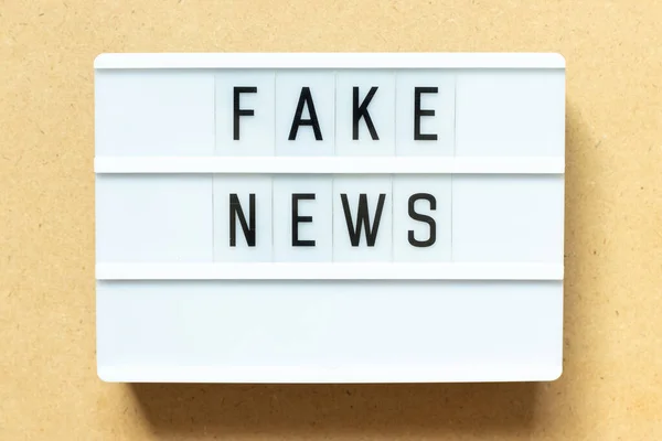 Lightbox Met Woord Fake Nieuws Houten Achtergrond — Stockfoto