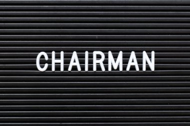 Beyaz alfabeli siyah keçeli tahta.