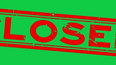 Grunge kırmızı kelime kapalı kare kauçuk mühür yeşil arkaplanda yakınlaştır