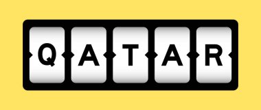 Sarı arkaplan ile slot pankartı üzerinde kelime qatar siyah renk