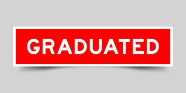 Kare kırmızı etiketli kelime gri arkaplanda mezun oldu