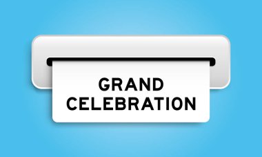 Mavi arka plandaki makineden büyük kutlama sözcüğü içeren beyaz kupon afişi