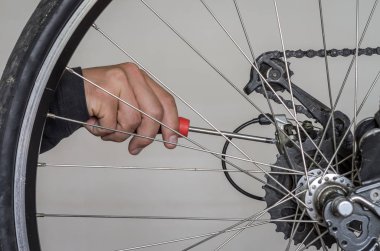 Master bisikletle arka deitirici onarır