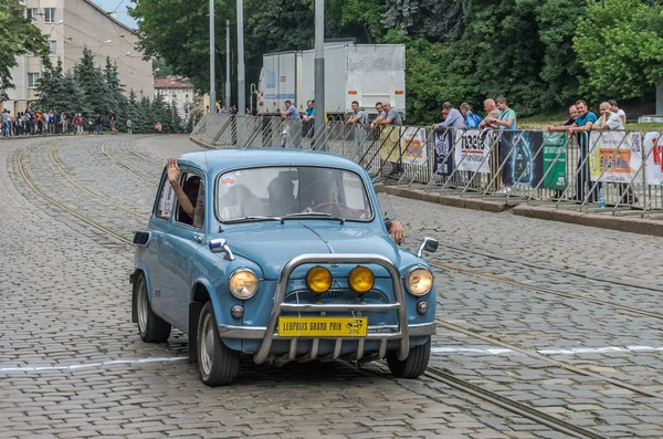 우크라이나 2018 빈티지 레트로 자동차 Zaz 도시의 거리를 자동차 퍼레이드 — 스톡 사진