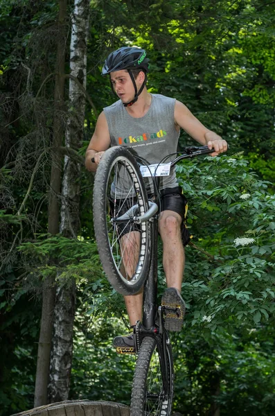 Lviv Ukraine Juni 2018 Ein Radfahrer Führt Tricks Auf Einem — Stockfoto