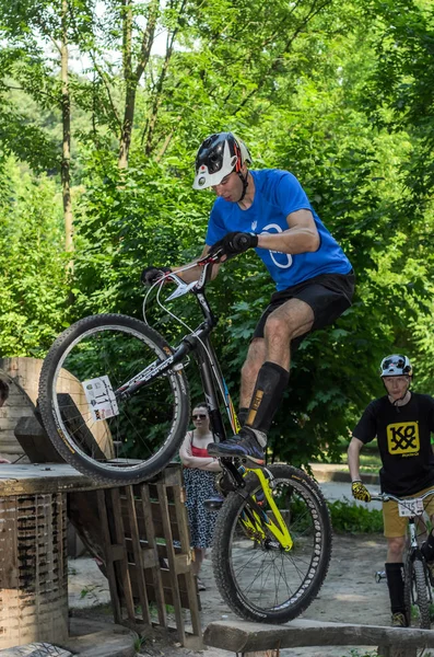 Lviv Ukraine June 2018 Cyclist Performs Tricks Bicycle Trial Overcome — Stock Photo, Image