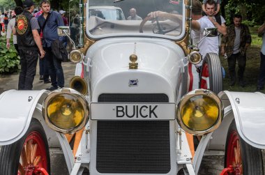 Lviv, Ukrayna - Haziran 2018: Eski vintage retro Buick araba