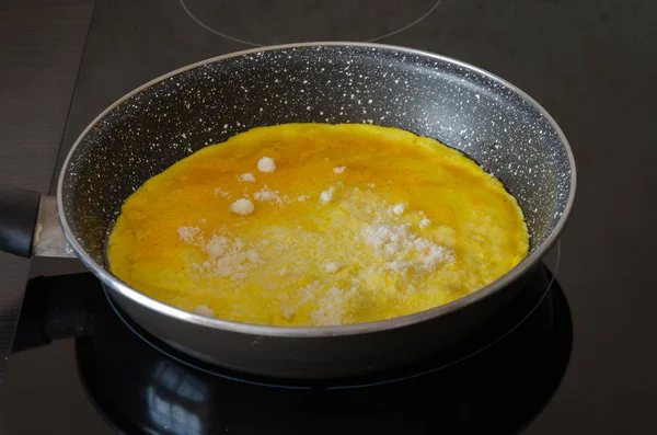 Omelette Goreng Dalam Panci — Stok Foto