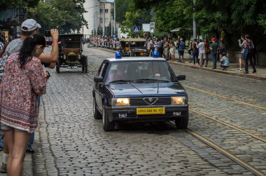Lviv, Ukrayna - Haziran 2018: Eski vintage polis arabası Alfa Romeo Flaşörler ve jandarma yazıt ile