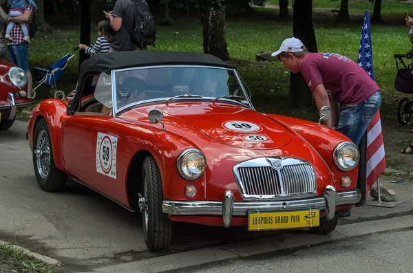 Lviv Ukraine Juin 2018 Vieux Cabriolet Vintage Rouge Rétro Sillonne — Photo