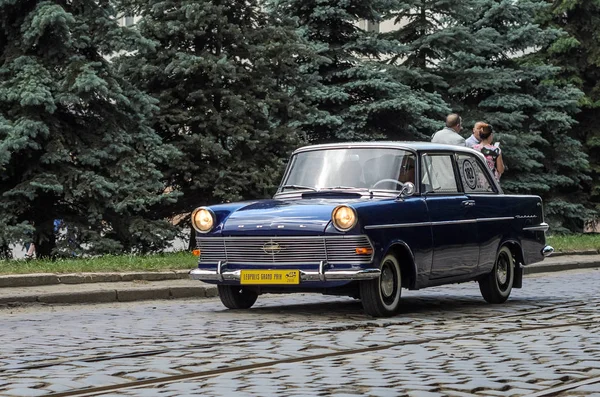 Львов Украина Июнь 2018 Старый Старинный Ретро Opel Автомобиль Едет — стоковое фото
