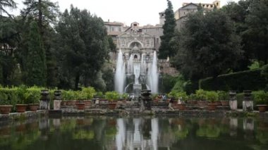 Tivoli, İtalya - Ağustos 2018: Jetleri Villa D'este Tivoli, Unesco miras parçası çeşmede su akışının
