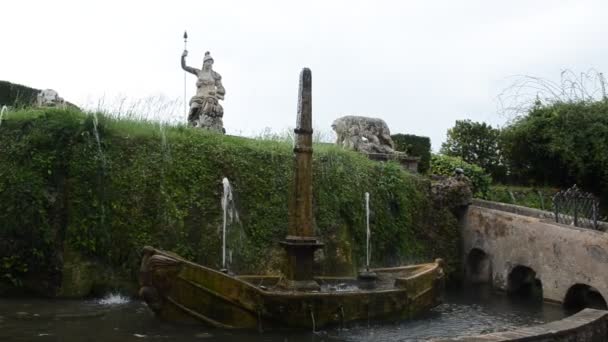 Tivoli Italia Agosto 2018 Chorros Agua Fluyen Desde Fuente Villa — Vídeo de stock