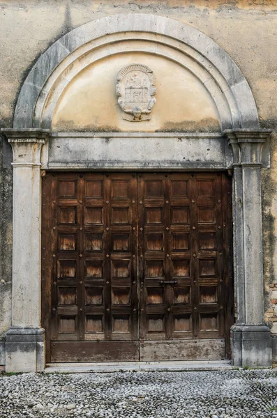 Старые Старинные Деревянные Двери Крепости — стоковое фото