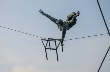 Polonya, Krakow - Kasım 2018: Yaya köprüsü Passerelle öncesi öfke Bernatka ve 