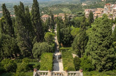 Roma, İtalya - Ağustos 2018: Park Villa d'Este Tivoli pınarlarına ile üstten görünüm