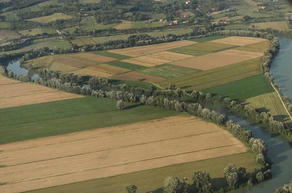 Tiber Nehri arasında kuşbakışı alanlardan görünümünü