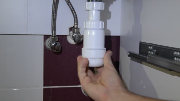 Hydraulik Czyści Odpływ Kanalizacji Syfon Pod Zlew — Wideo stockowe