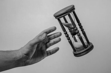 İnsan eli zaman kum saati içinde yakalamak istiyorum