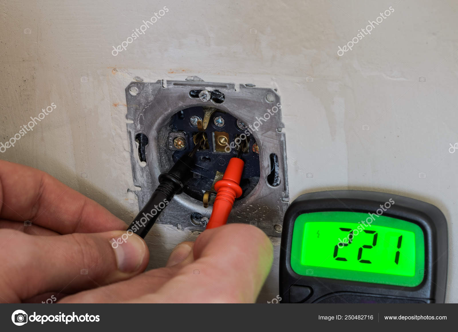 El Panel De Control Del Interruptor De Corriente Se Enciende En