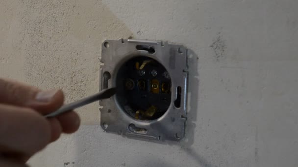 Master Repairs Socket Screwdriver Installing Wall — Stock Video