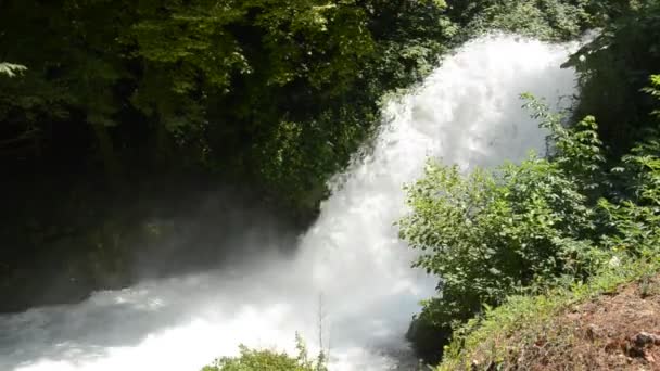 意大利卡斯卡塔德尔马莫尔瀑布的山级联 — 图库视频影像