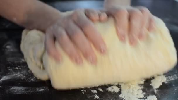 Cuoco Impasta Impasto Con Mani Fare Pane — Video Stock