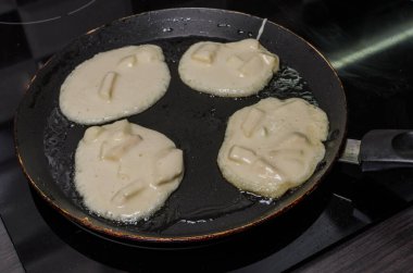 Krepler tencerede kızartılır.