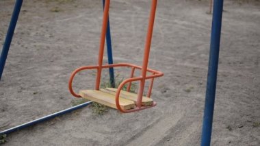 Oyun parkında boş bir atlıkarınca