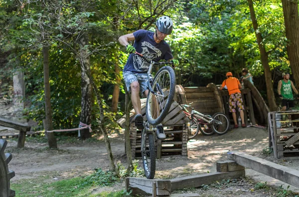 Lviv Ukraine August 2020 Athlete Engaged Sports Bike Trial Overcoming — Stock Photo, Image