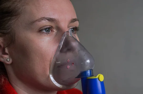 Woman Doing Medical Procedure Respiratory Inhalation Mask — Stock Photo, Image