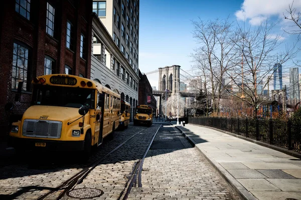 Жовтий шкільний автобус в Нью-Йорку — стокове фото