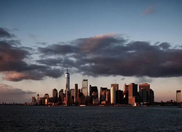 Panoramę Nowego Jorku Miejskie Wieżowce Nad Rzeką Hudson Zachodzie Słońca — Zdjęcie stockowe