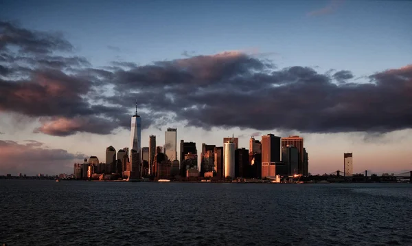 Skyline Nueva York Con Rascacielos Urbanos Sobre Río Hudson Atardecer — Foto de Stock