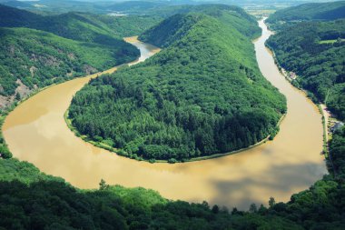 Saarschleife: Saarland, Germany döngüde Panoraması.