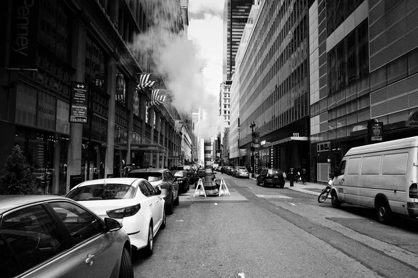 Steam nyílás egy Street, New York City — Stock Fotó