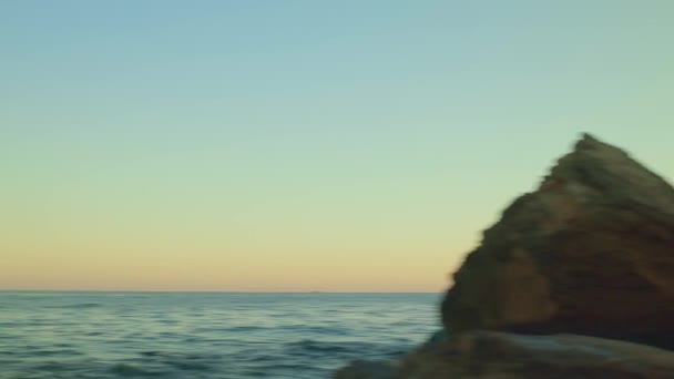 Sunny Costa Del Mar Nero Con Pietre — Video Stock