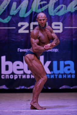 7 Nisan 2019 'da Kiev Politeknik Enstitüsü' ndeki Kiev City vücut geliştirme kupasındaki erkekler performansı