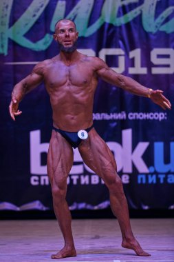 7 Nisan 2019 'da Kiev Politeknik Enstitüsü' ndeki Kiev City vücut geliştirme kupasındaki erkekler performansı