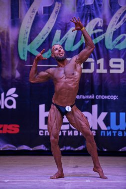 7 Nisan 2019 'da Kiev Politeknik Enstitüsü' ndeki Kiev City vücut geliştirme kupasındaki erkekler performansı