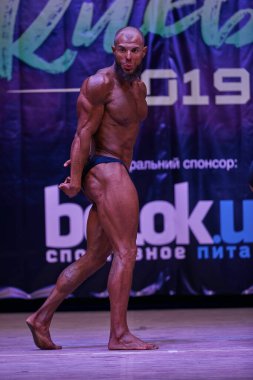 7 Nisan 2019 'da Kiev Politeknik Enstitüsü' ndeki Kiev City vücut geliştirme kupasındaki erkekler performansı