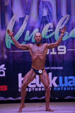 7 Nisan 2019 'da Kiev Politeknik Enstitüsü' ndeki Kiev City vücut geliştirme kupasındaki erkekler performansı