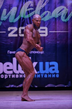 7 Nisan 2019 'da Kiev Politeknik Enstitüsü' ndeki Kiev City vücut geliştirme kupasındaki erkekler performansı